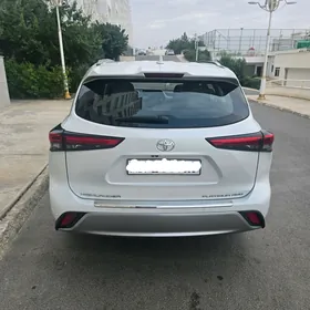Toyota Highlander 2022