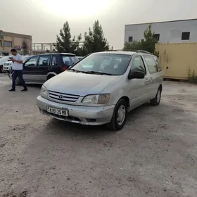 Toyota Sienna 2001