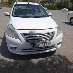 Nissan Versa 2012