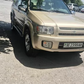 Nissan Pathfinder 1999
