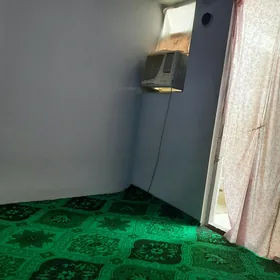 Eýesinden jaý gözleýänlere üçü