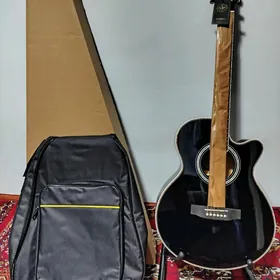 Akustikk Gitara