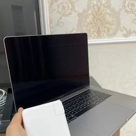 MACBOOK PRO