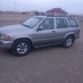 Nissan Pathfinder 2000
