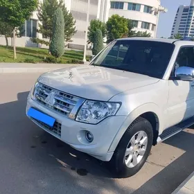 Mitsubishi Pajero 2013