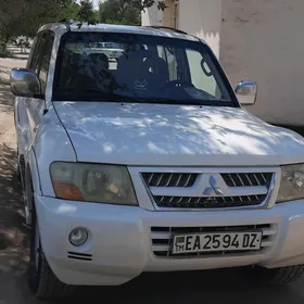 Mitsubishi Pajero 2003