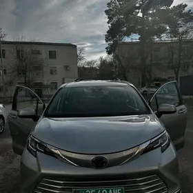 Toyota Sienna 2021