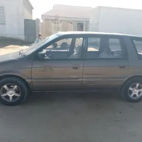 Mitsubishi Chariot 1993