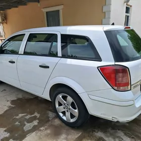 Opel Astra 2010