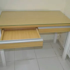 Стол.