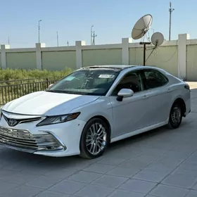 Toyota Camry 2021