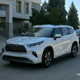 Toyota Highlander 2020