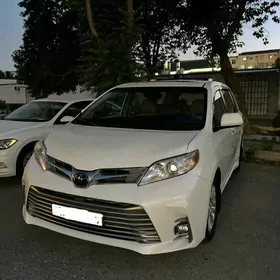 Toyota Sienna 2019