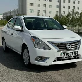 Nissan Versa 2018