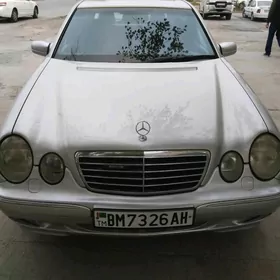 Mercedes-Benz E320 2001