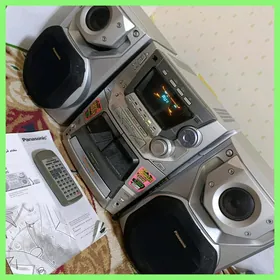 Muzykalny centr Panasonic