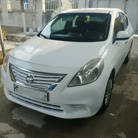 Nissan Versa 2012