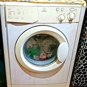 машинка Indesit