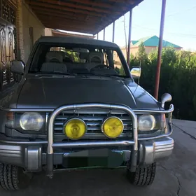 Mitsubishi Pajero 1992
