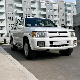 Infiniti QX4 2002
