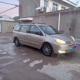 Toyota Sienna 2004