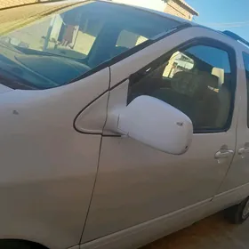 Toyota Sienna 2002
