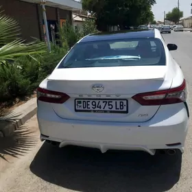 Toyota Camry 2019