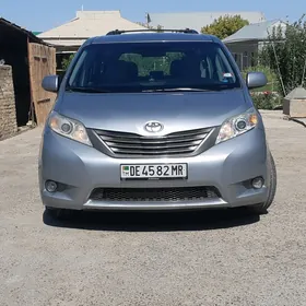 Toyota Sienna 2015