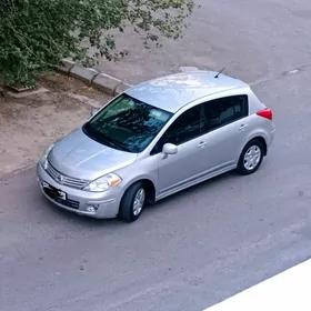 Nissan Versa 2011