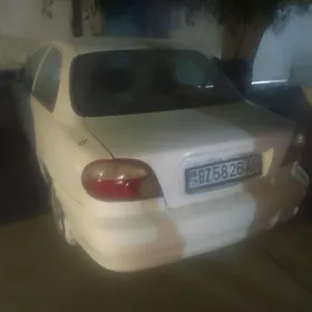 Kia Sephia 2001