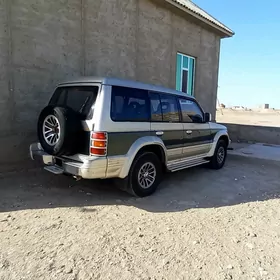Mitsubishi Pajero 1991