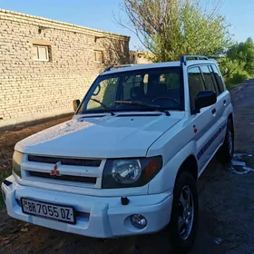 Mitsubishi Pajero 2000