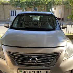 Nissan Versa 2012