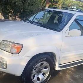 Nissan Pathfinder 2000