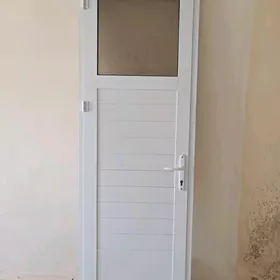 алюминиевая дверь
