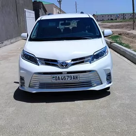 Toyota Sienna 2017