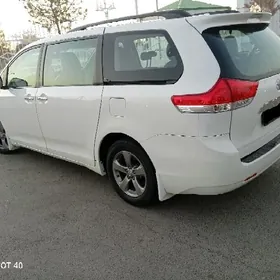 Toyota Sienna 2010