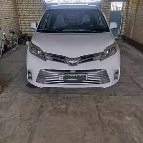 Toyota Sienna 2016