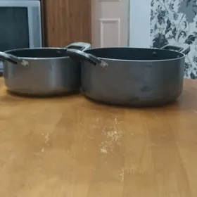 Кастрюли новые