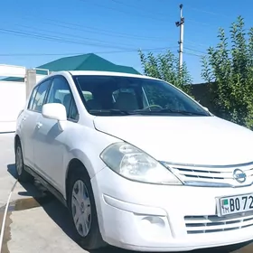Nissan Tiida 2010