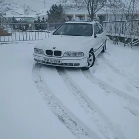 BMW E39 1998
