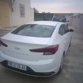 Hyundai Elantra 2019