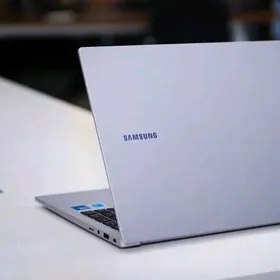 Samsung/16GB/512GB/Core7 150U