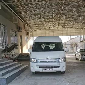 Toyota Hiace 2017