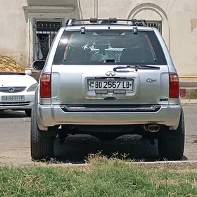 Infiniti QX4 2003