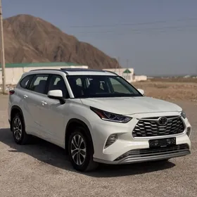Toyota Highlander 2021