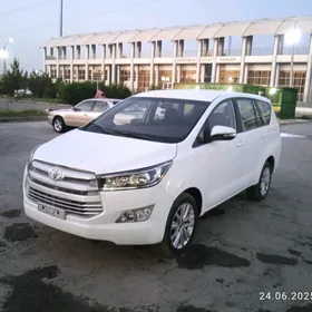 Toyota Innova 2022