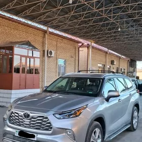 Toyota Highlander 2022
