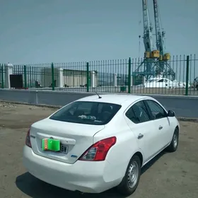 Nissan Versa 2011