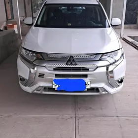 Mitsubishi Outlander 2023